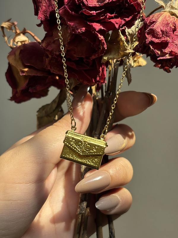 Amaanat — The Keepsake Envelope Necklace
