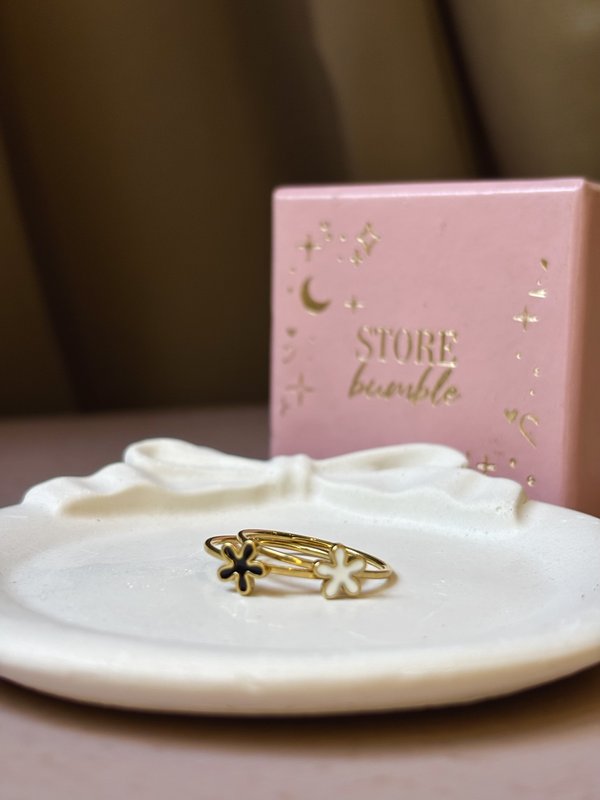 Petite Daisy Ring