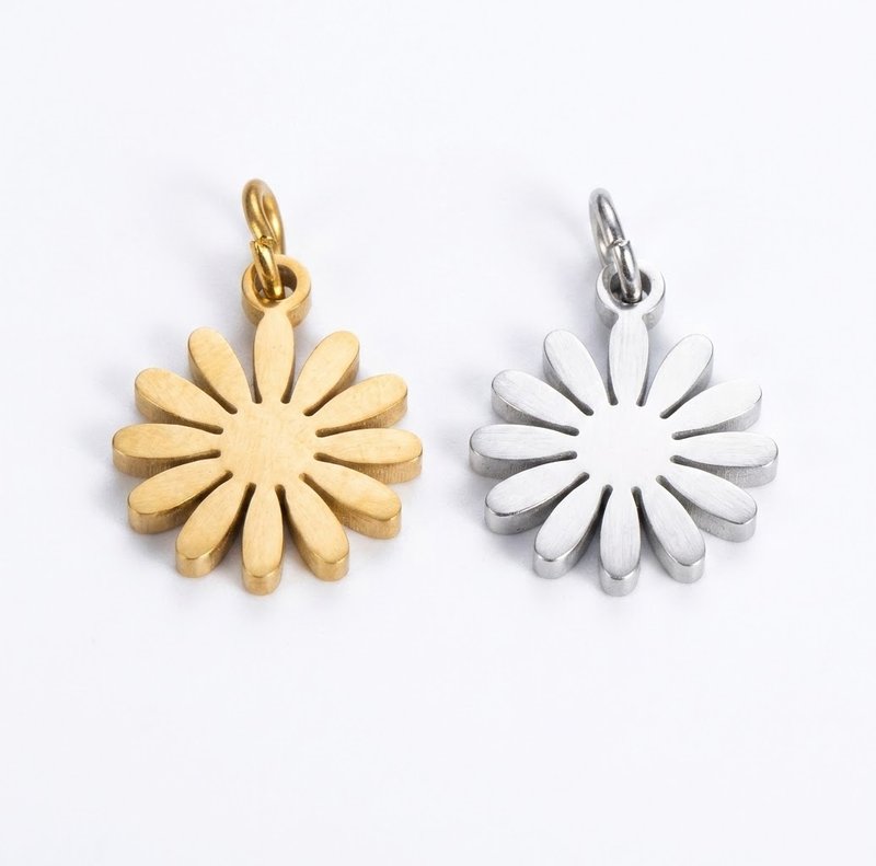 Daisy Charm (stainless steel)