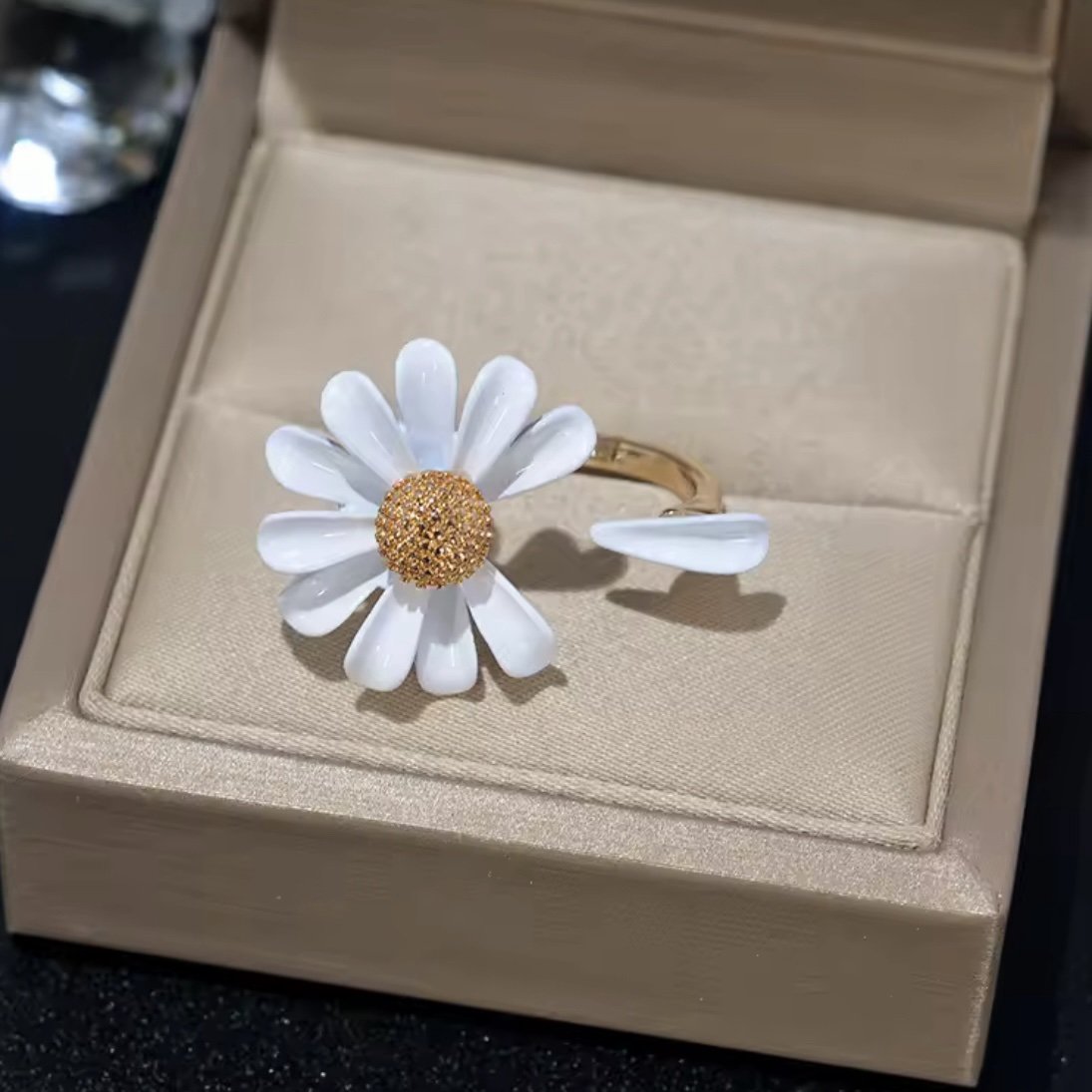 Detached Daisy Ring