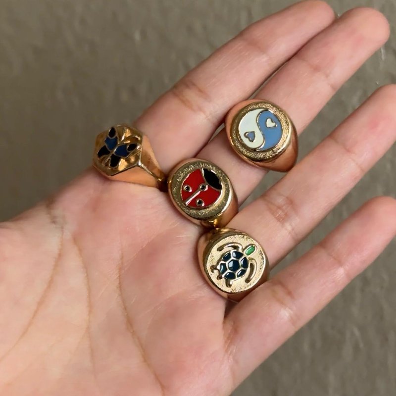 Medallion Enamel Rings Set