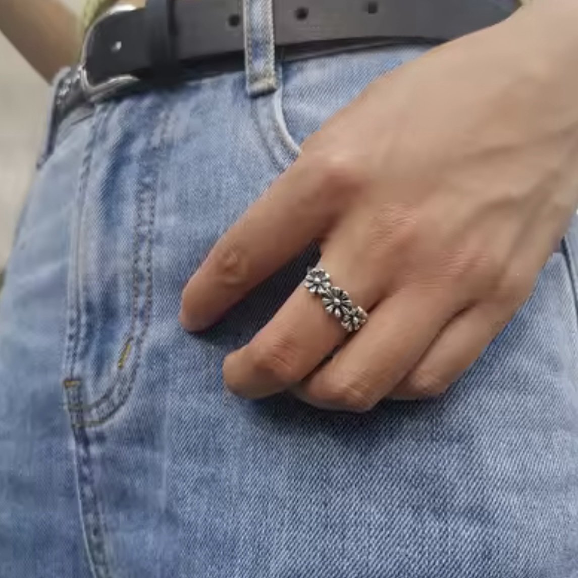 Vintage Daisy Ring