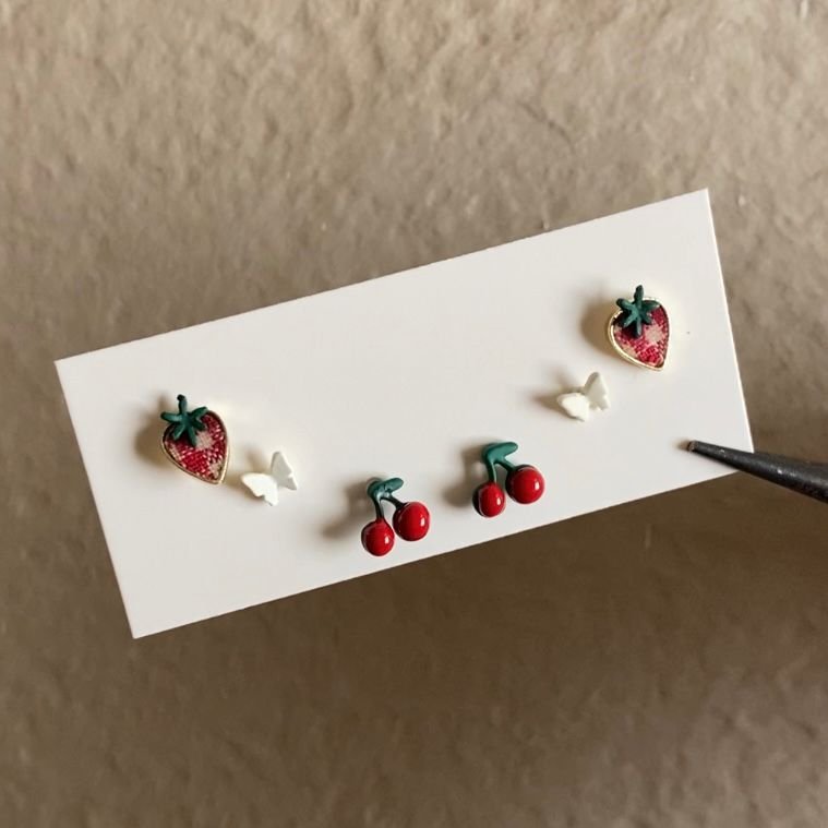 Strawberry Plaid Studs (Set of 6)